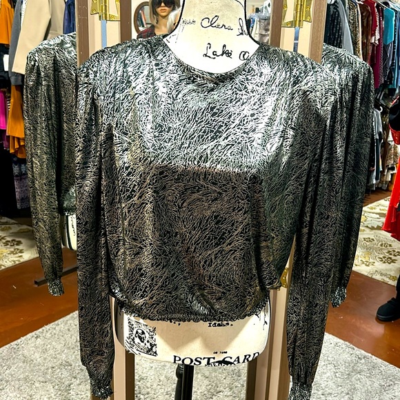 80's Ship 'n Shore Silver
Lamé Top size 8 vintage - Picture 1 of 9